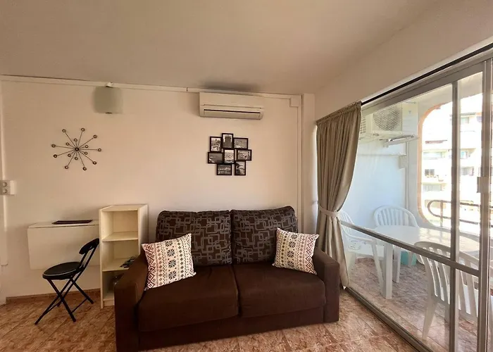 Estudio Con Tres Piscinas Comunitarias Y Pista De Tenis